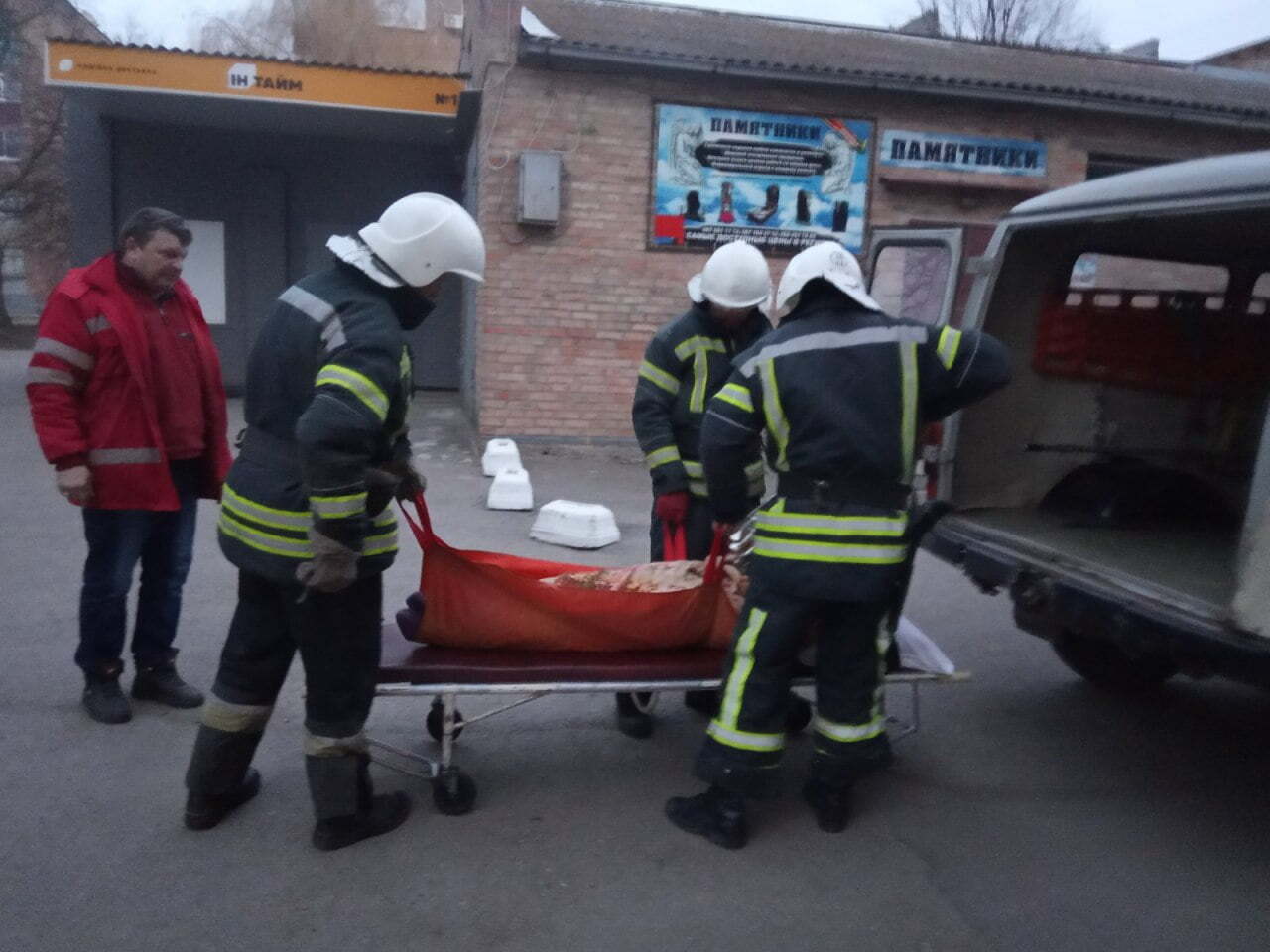 На Кіровоградщині рятувальники надали допомогу хворій літній жінці
