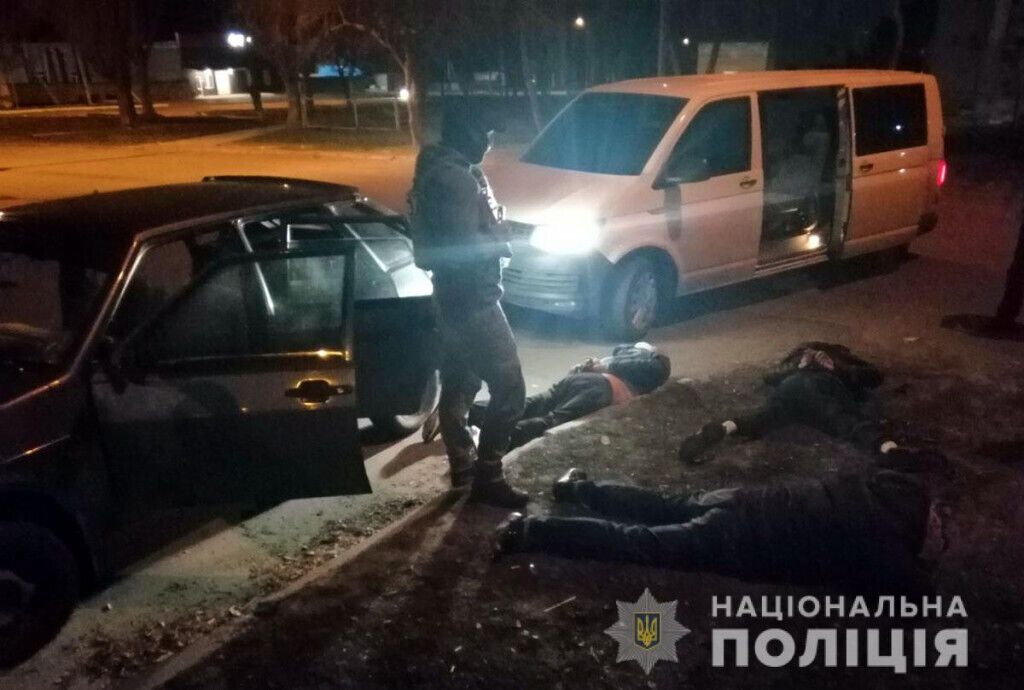 На Донеччині поліція та СБУ знешкодили організовану злочинну групу торговців зброєю і попередили можливі теракти