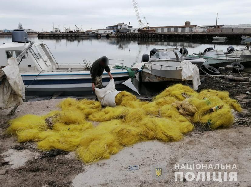 На Херсонщині поліція підозрює рибоохоронців у причетності до браконьєрства та використанні підробних документів