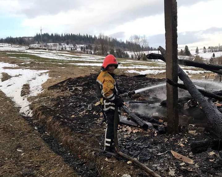 На Львівщині вогнеборці ліквідували загоряння в господарських будівлях