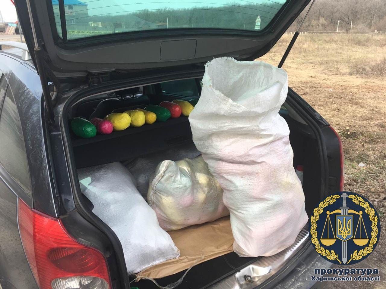 Правоохоронці на Харківщині викрили громадянина, у автомобілі якого виявили 110 кг наркотиків (ФОТО)