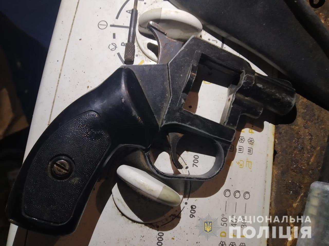 У Білгороді-Дністровському поліцейські затримали групу осіб за підозрою у серії квартирних крадіжок