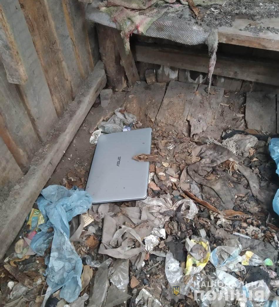 На Харківщині поліцейські оперативно затримали чоловіків, які за ніч скоїли два розбої