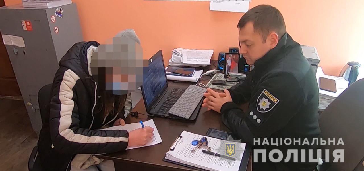 В Одесі правоохоронці затримали іноземця з викраденим у містянки телефоном раніше, ніж та помітила його відсутність