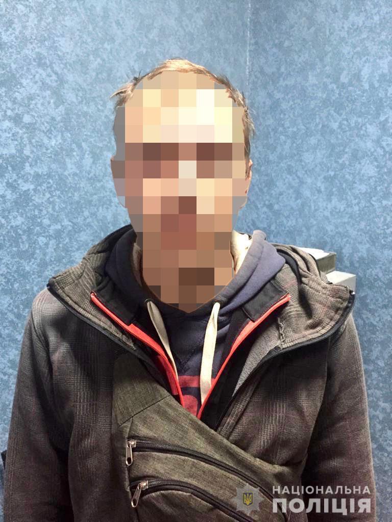 Поліція викрила групу наркозбувачів, які тривалий час діяли в Лозівському районі Харківської області