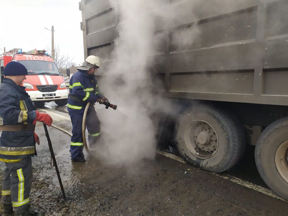 Миколаївська область: вогнеборці 3 рази гасили пожежі на автотранспорті