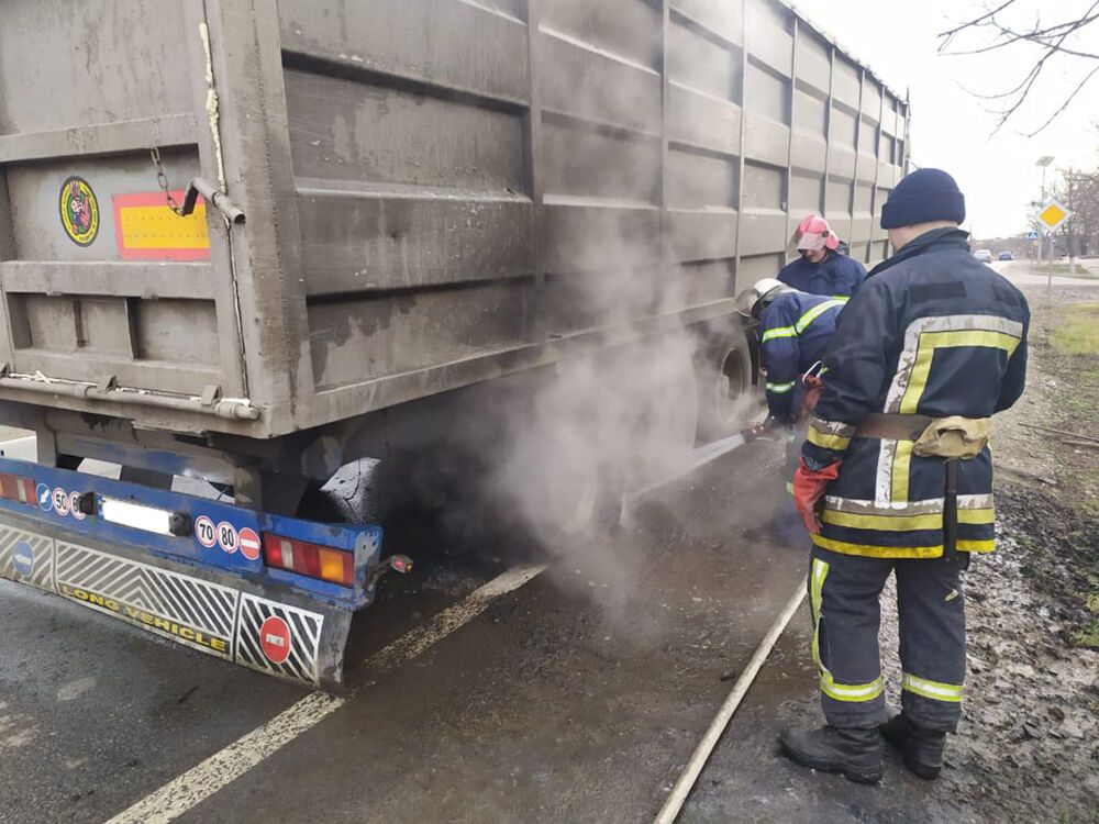 Миколаївська область: вогнеборці 3 рази гасили пожежі на автотранспорті