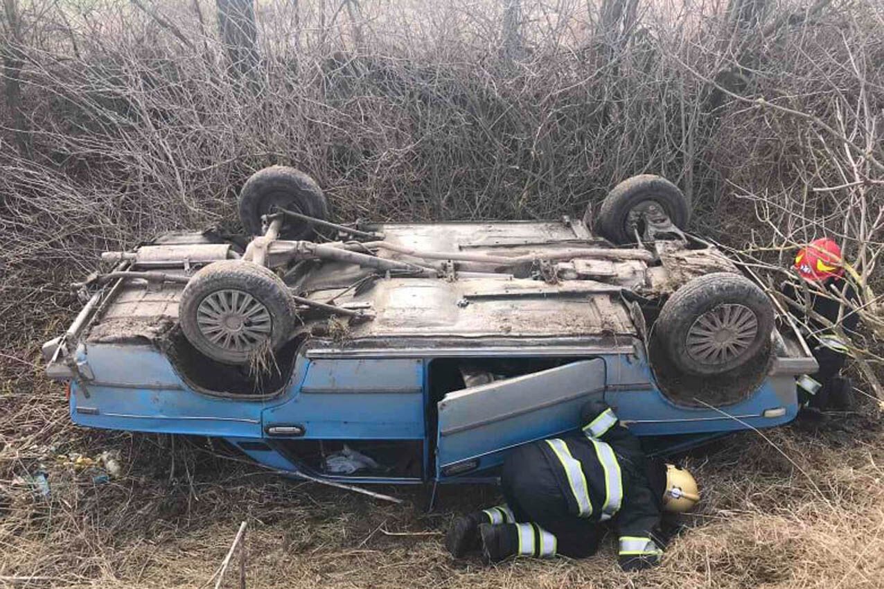 Хмельницька область: рятувальники деблокували постраждалого внаслідок ДТП водія автівки