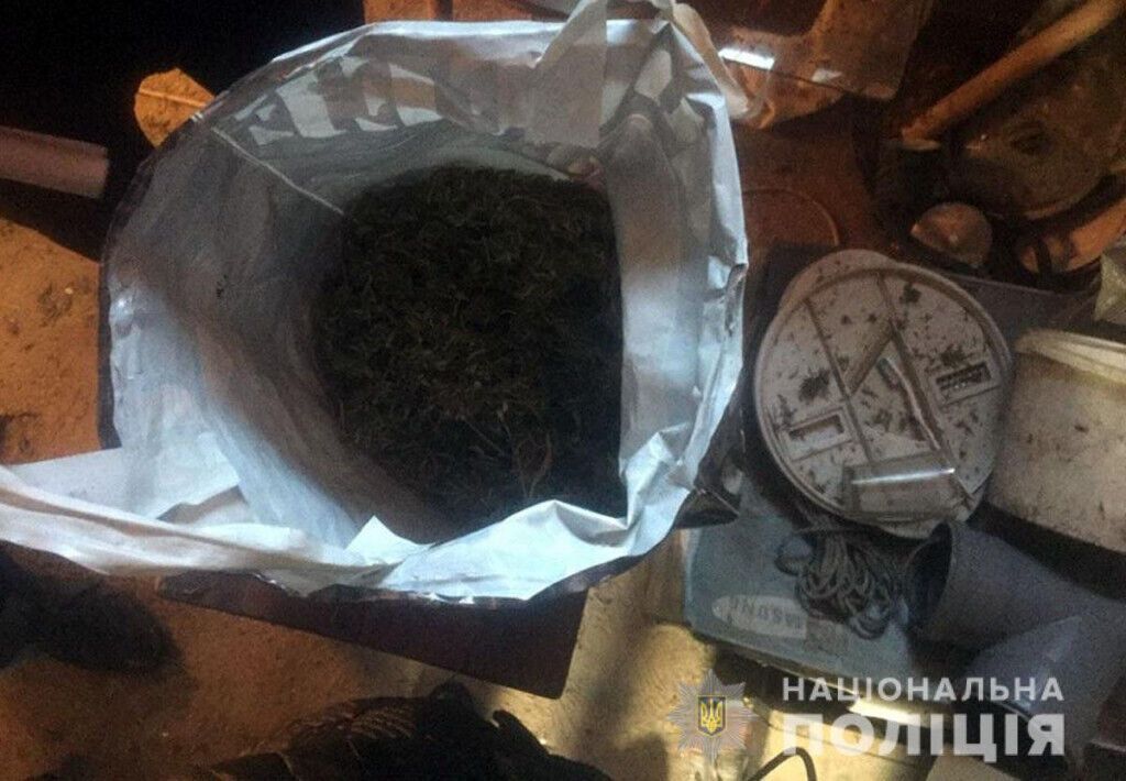 У жителя Добропілля поліцейські вилучили близько 5 кг конопель