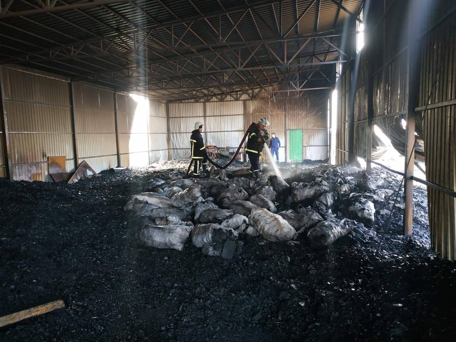 Вінницька область: рятувальники ліквідували пожежу в складському приміщенні