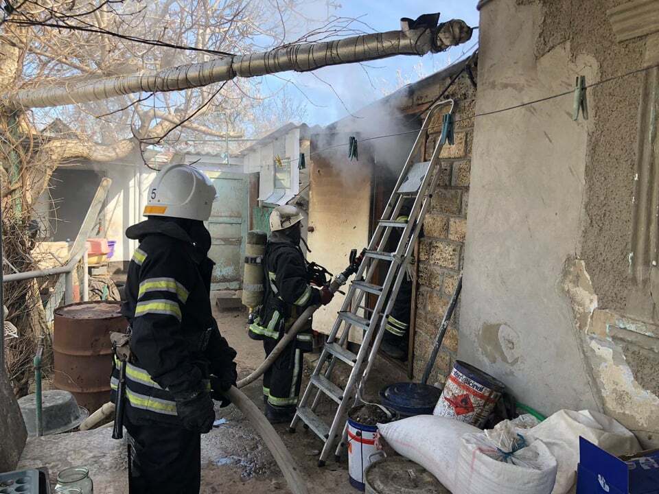 Миколаївська область: у Корабельному районі Миколаєва вогнеборці двічі гасили пожежі на території приватних домоволодінь