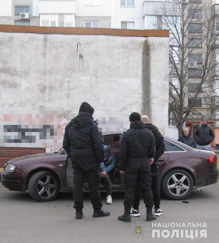 У Білгороді-Дністровському поліцейські затримали групу осіб за підозрою у серії квартирних крадіжок