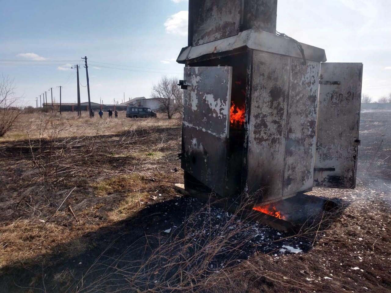 Дніпропетровська область: вогнеборці загасили загорання сухої трави та трансформаторної підстанції