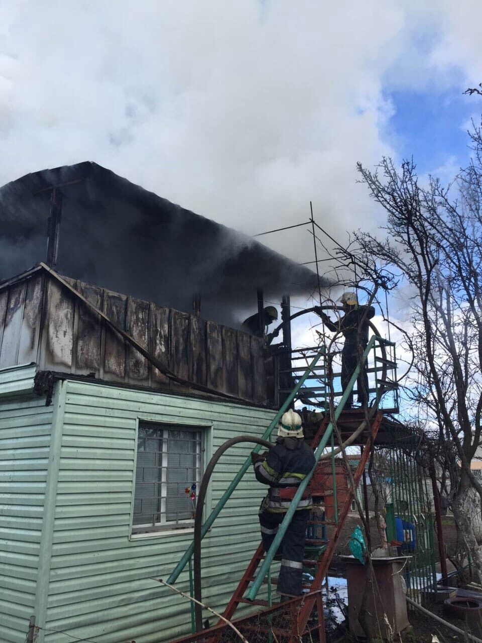 Дніпропетровська область: вогнеборці ліквідували пожежу в приватному будинку