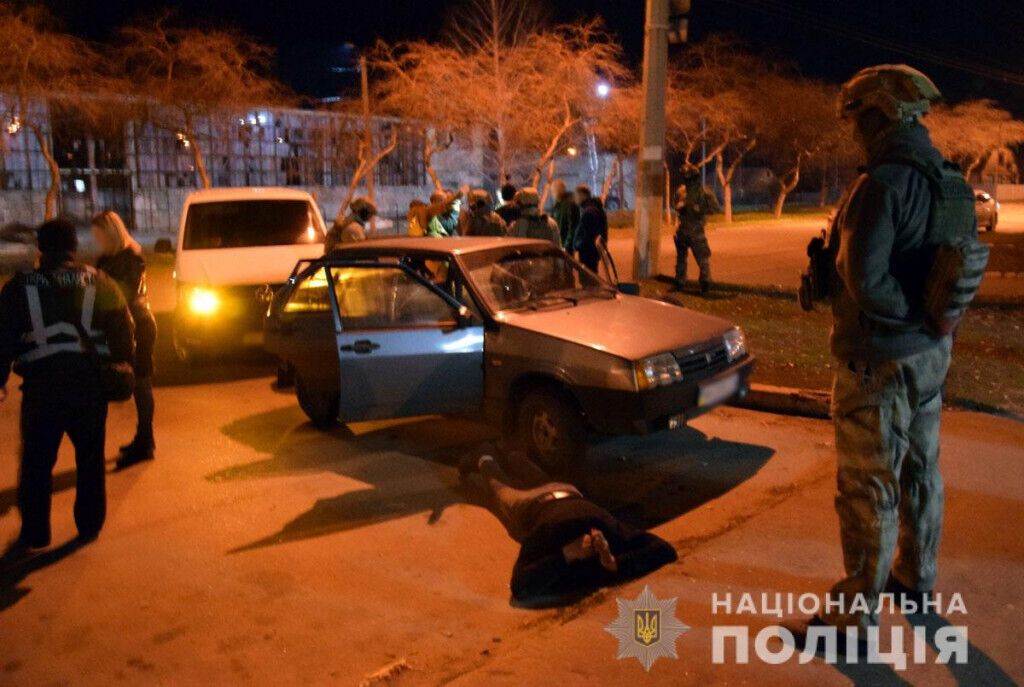 На Донеччині поліція та СБУ знешкодили організовану злочинну групу торговців зброєю і попередили можливі теракти