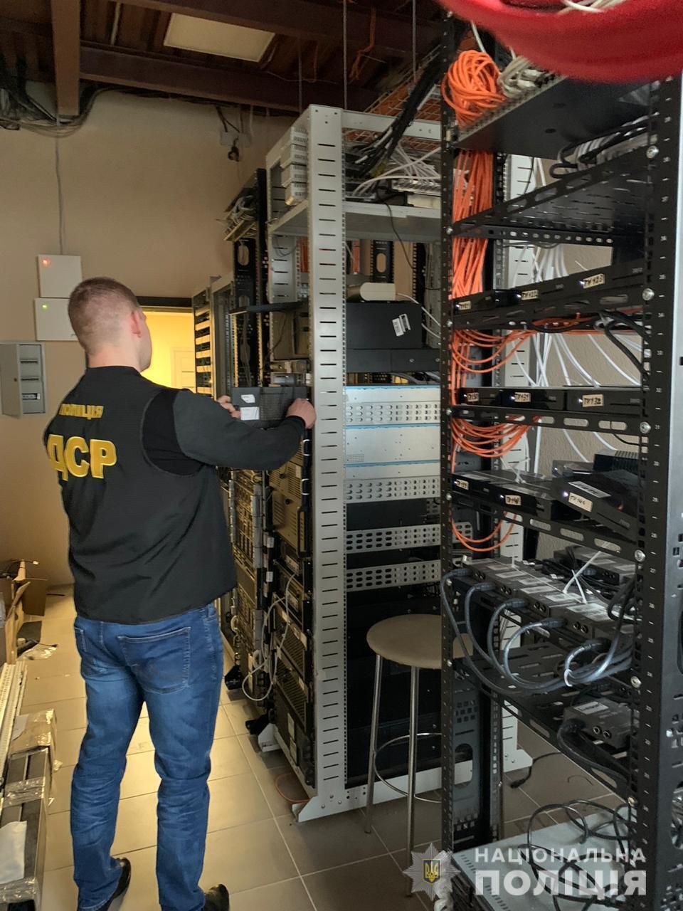 У Києві поліція припинила діяльність аналітичного центру букмекерської контори