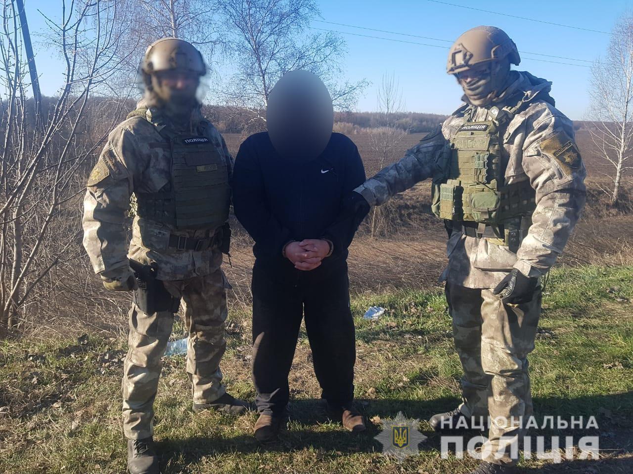 На Сумщині поліція затримала трьох осіб за розбійний напад