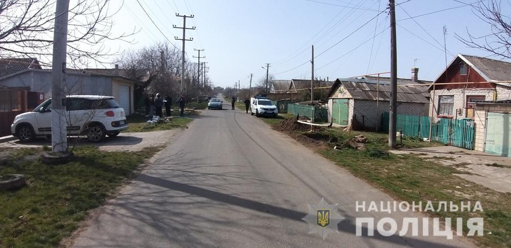Поліцейські Чорноморська затримали 24-річну дівчину за нанесення тяжких тілесних ушкоджень знайомому