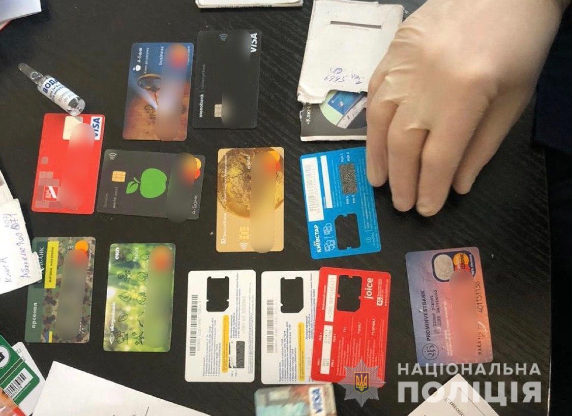 Нацполіція припинила діяльність хакерського угруповання, учасники якого викрали кілька мільйонів гривень