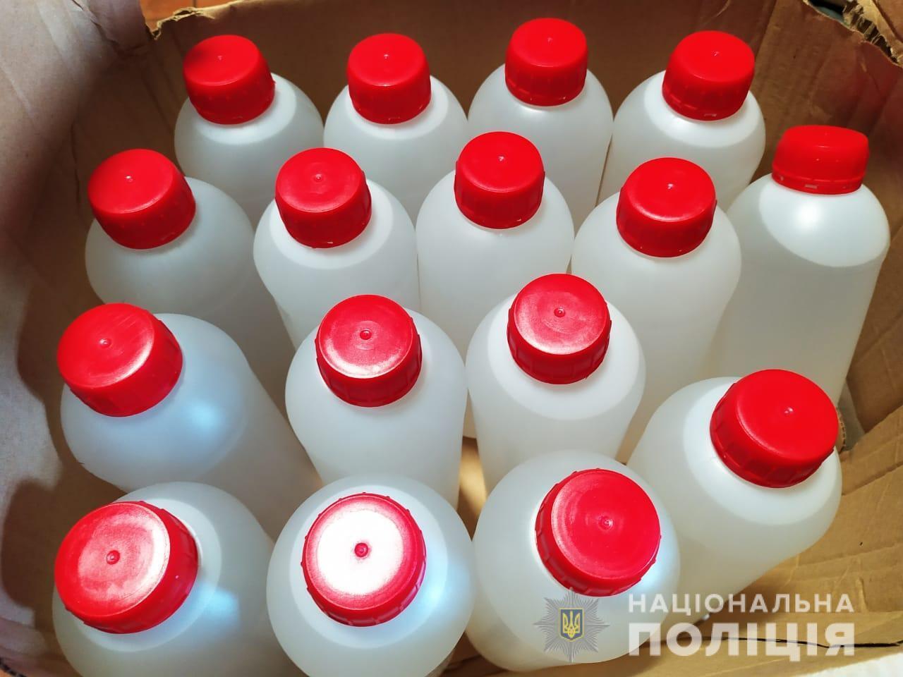 Поліція Київщини виявила підпільний цех з виготовлення контрафактних антисептиків