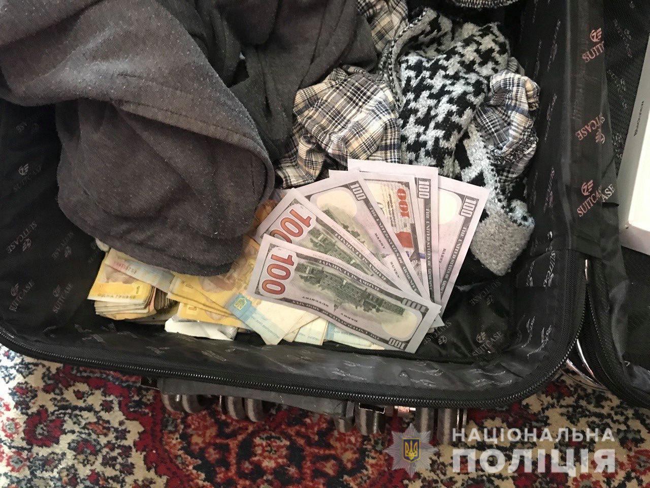 Поліція Київщини затримала групу нападників, які пограбували пункт обміну валют