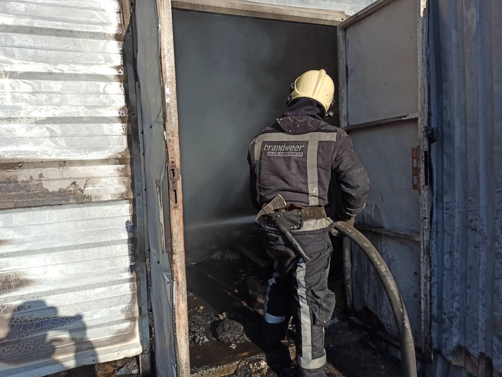 Херсонські вогнеборці загасили займання на розвантажувальному майданчику ТЦ