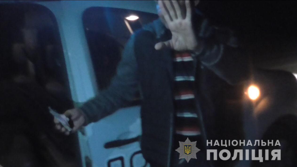 На Львівщині водій намагався підкупити поліцейських, аби уникнути покарання за кермування у стані сп’яніння