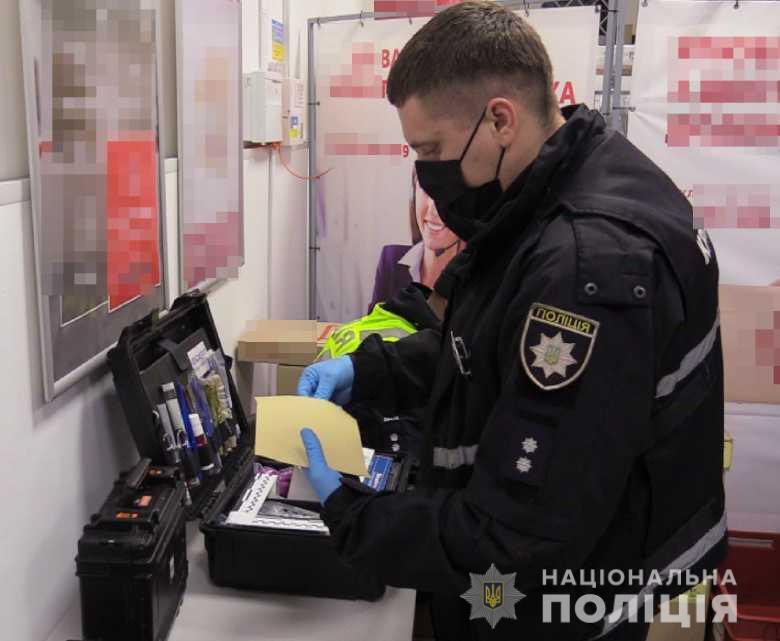 Столичні оперативники затримали в Одесі підозрюваного у серії розбійних нападів на відділення пошти