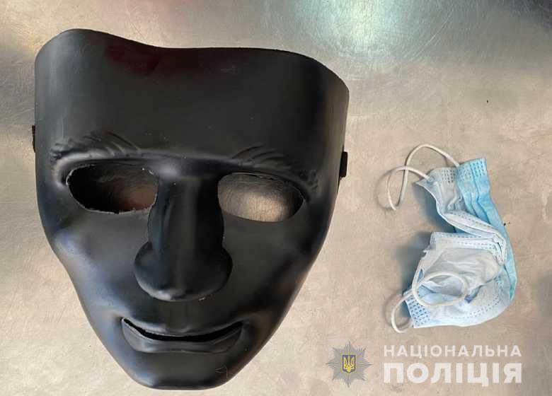 Столичні оперативники затримали в Одесі підозрюваного у серії розбійних нападів на відділення пошти