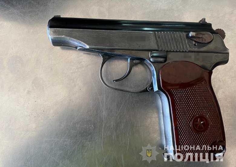 Столичні оперативники затримали в Одесі підозрюваного у серії розбійних нападів на відділення пошти