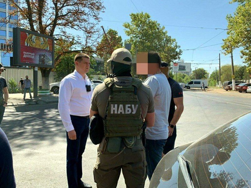 Взяток на 2,5 миллиона: раскрыты подробности дела экс-главы службы автодорог Николаевщины