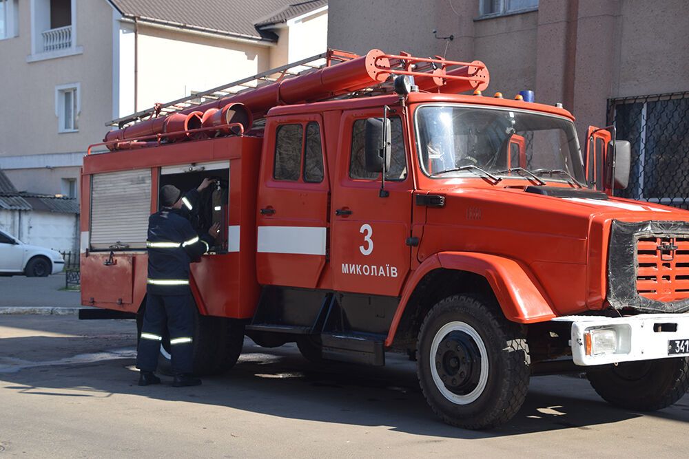 Миколаїв: вогнеборці загасили пожежу у побутовому приміщенні райвідділу поліції