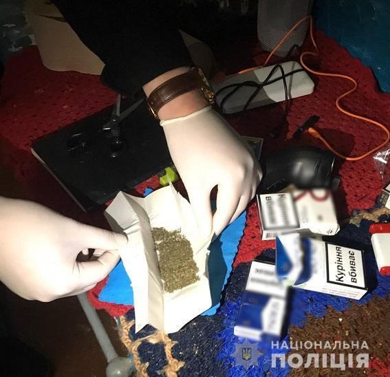 Прикордоннику, якого внутрішня безпека НПУ викрила на збуті наркотиків, оголошено про підозру