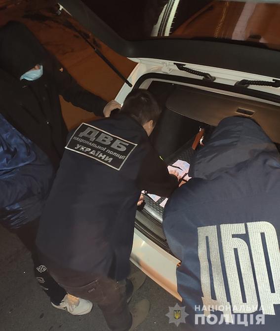 На Донеччині внутрішня безпека поліції викрила посадовця Державного агентства рибного господарства на хабарництві