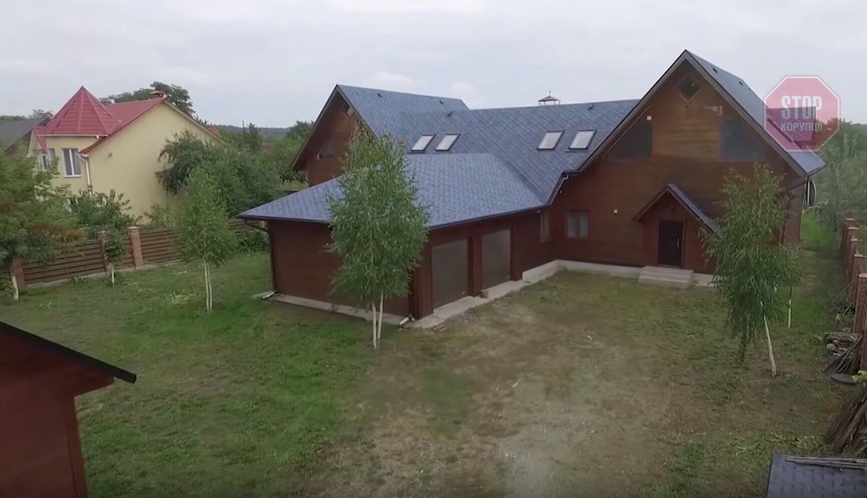  Земельну ділянку Cвітлана приватизувала на себе