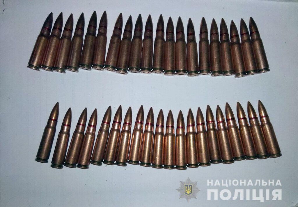 Оперативники Олександрівки вилучили у місцевого мешканця зброю та набої