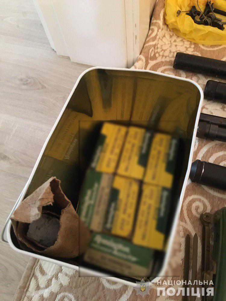 Слідчі направили до суду обвинувальні акти щодо групи осіб, підозрюваних у вчинені замаху на вбивство киянина та підпалу автомобіля адвоката