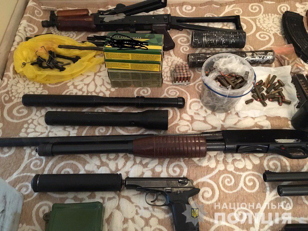 Слідчі направили до суду обвинувальні акти щодо групи осіб, підозрюваних у вчинені замаху на вбивство киянина та підпалу автомобіля адвоката