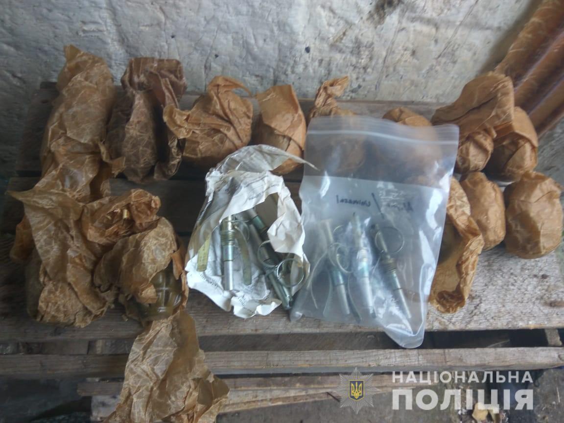 На Луганщині поліцейські вилучили у чоловіка боєприпаси