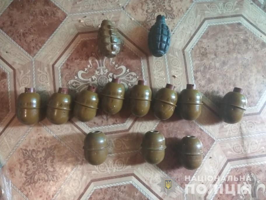 На Луганщині поліцейські вилучили у чоловіка боєприпаси