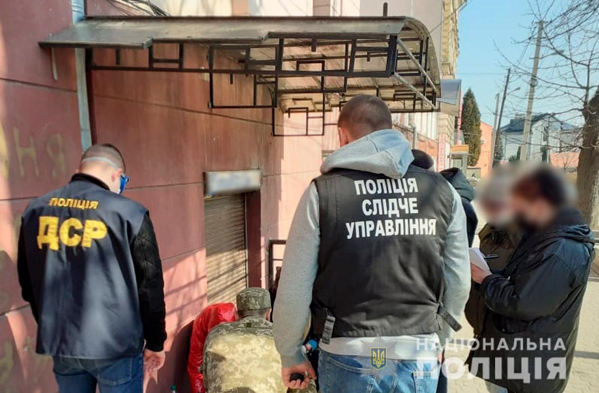 У Чернівцях під час отримання неправомірної вигоди правоохоронці затримали голову військово-лікарської комісії