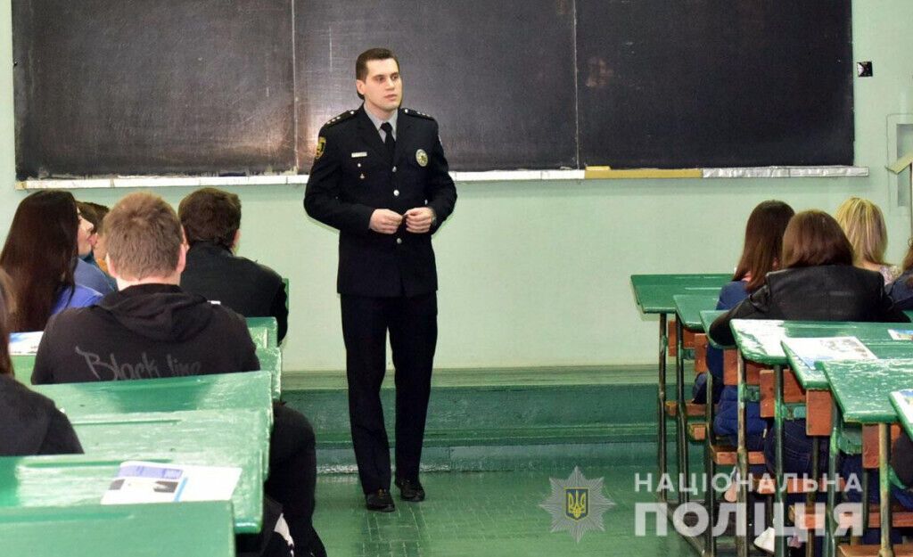Поліцейські Донеччини не тільки захищають, а ще й навчають студентську молодь