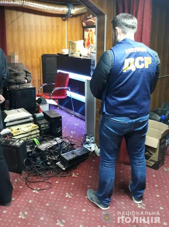 Упродовж вихідних поліцейські викрили десять гральних закладів