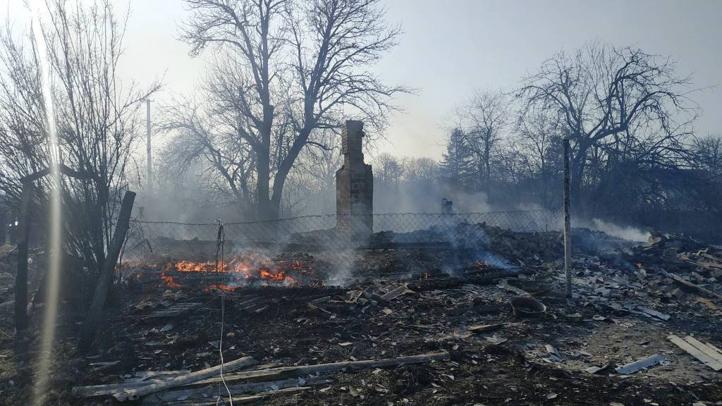 Житомирська область: згоріло 2 оселі, вогонь з яких перекинувся на господарчі будівлі