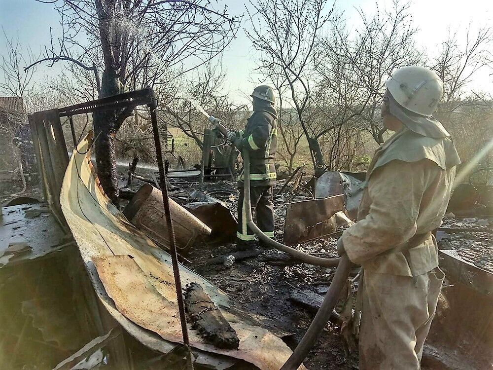 Миколаївська область: вогнеборці ліквідували пожежу на території приватного домоволодіння