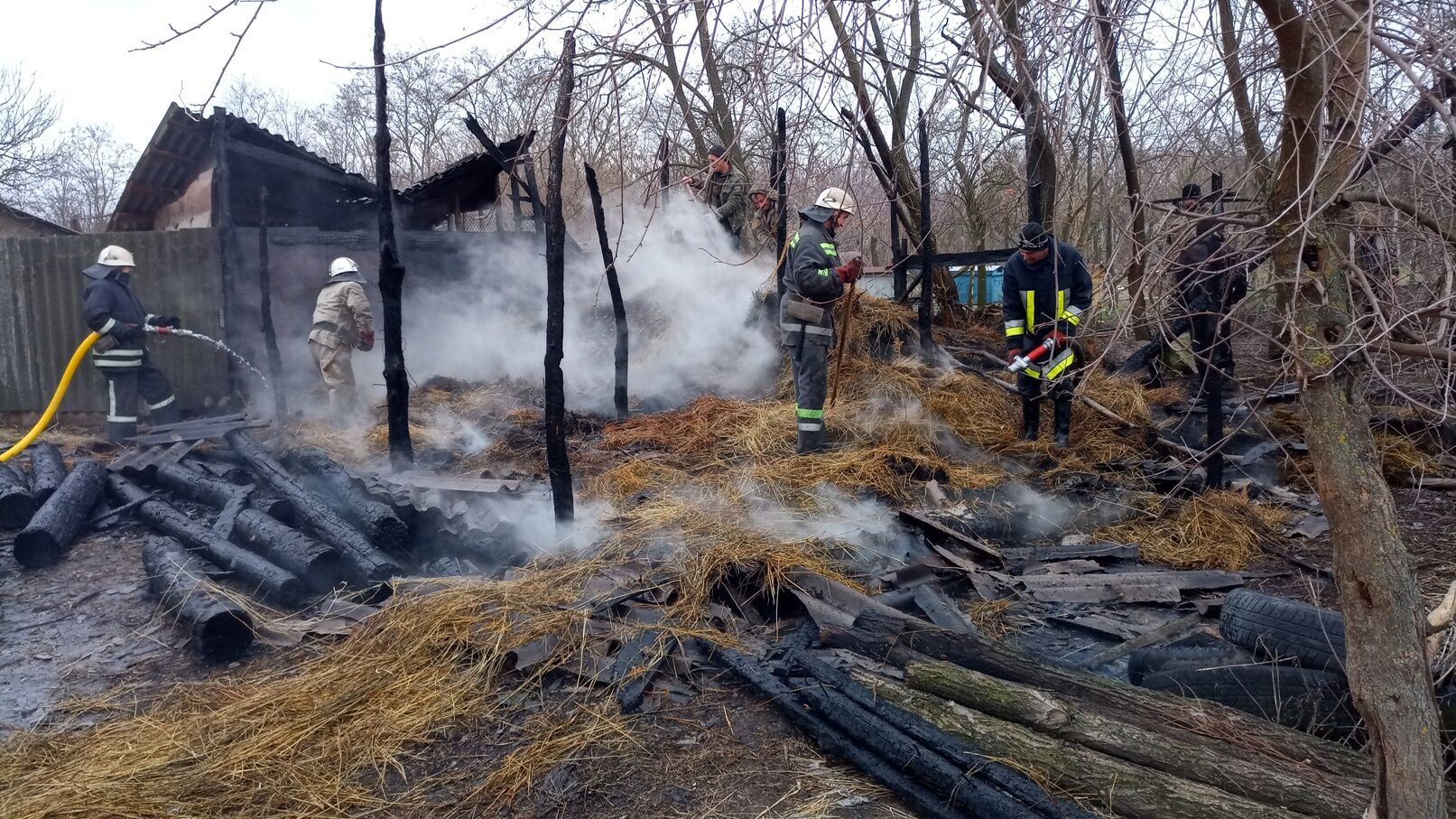 Минулої доби рятувальники Кіровоградщини приборкали 3 пожежі у житловому секторі