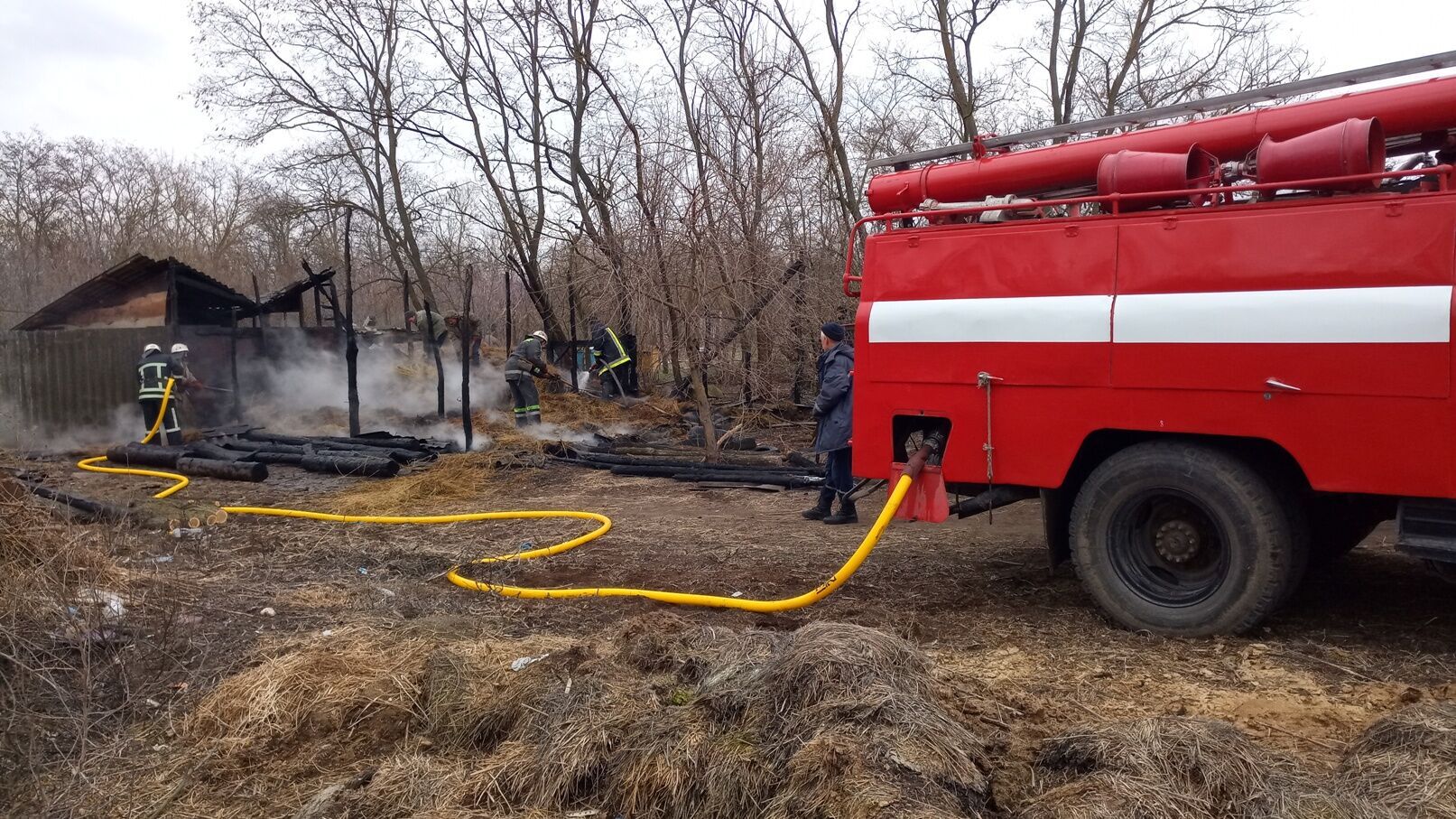 Минулої доби рятувальники Кіровоградщини приборкали 3 пожежі у житловому секторі