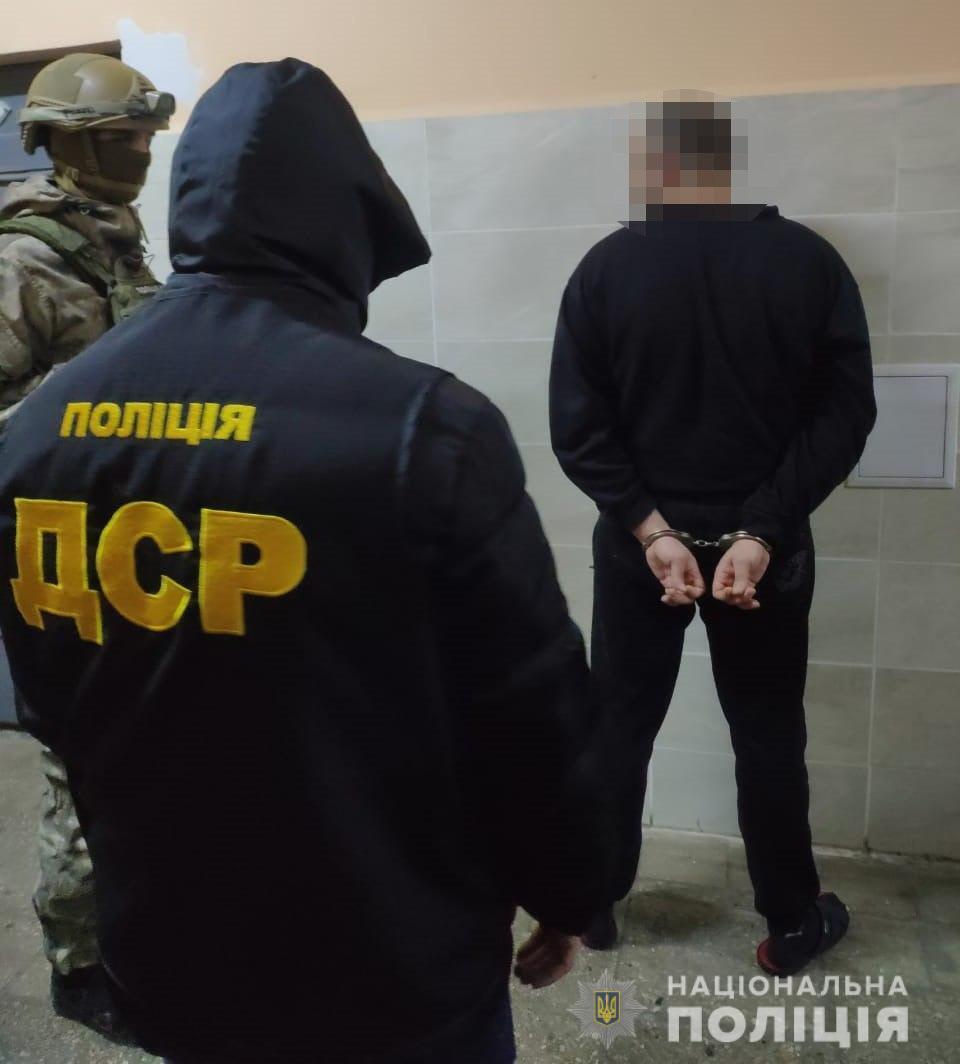 На Сумщині поліція викрила злочинну групу шахраїв, як із СІЗО ошукували громадян