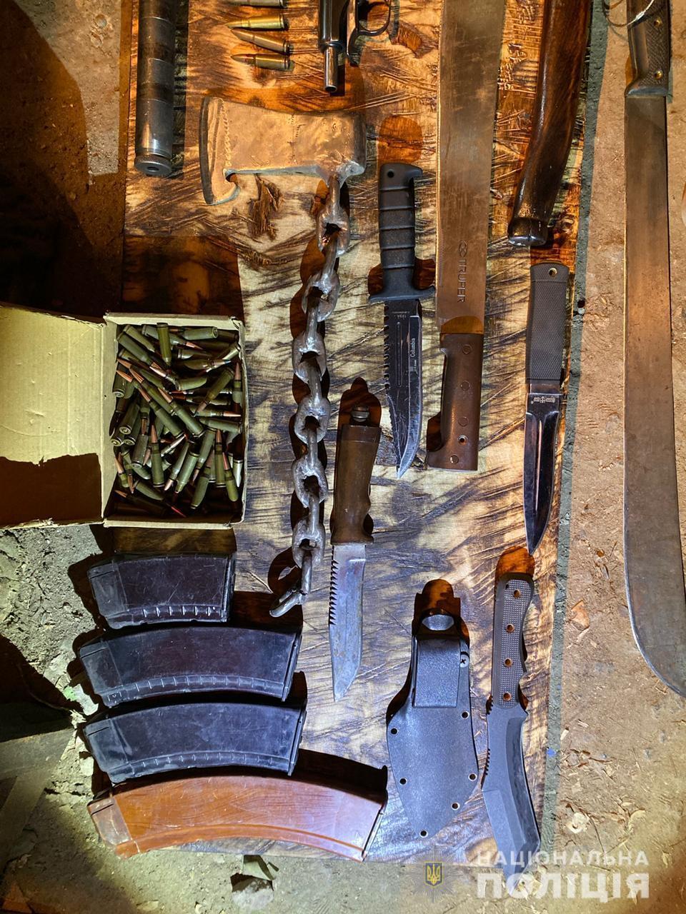 Поліція Київщини у столиці затримала чоловіка за зберігання зброї