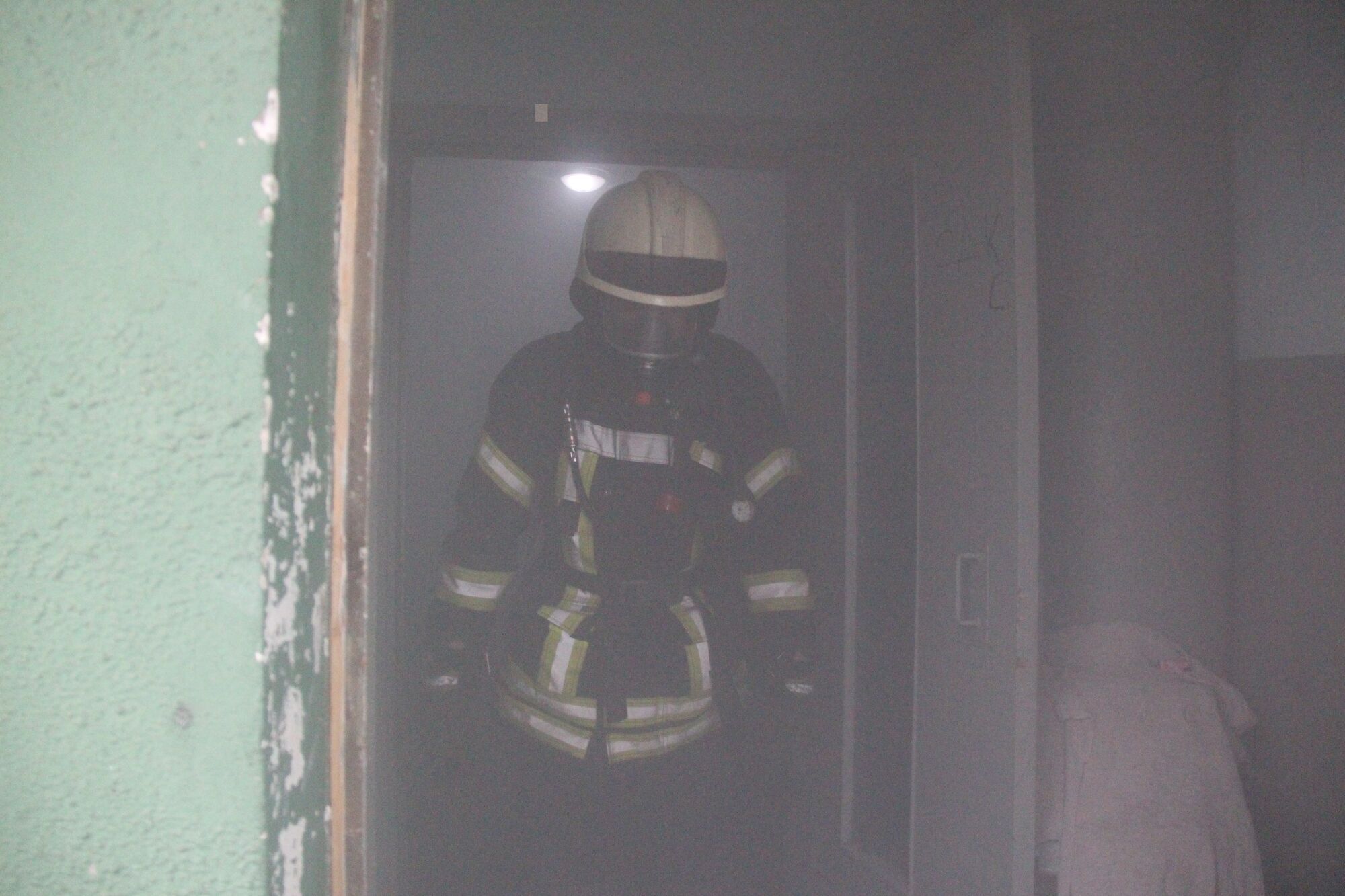 Київ: вогнеборці загасили пожежу в житловому будинку